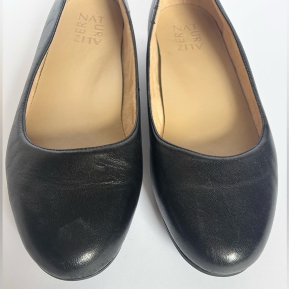 Naturalizer Maxwell Black Leather Round Toe Flats - Picture 12 of 12